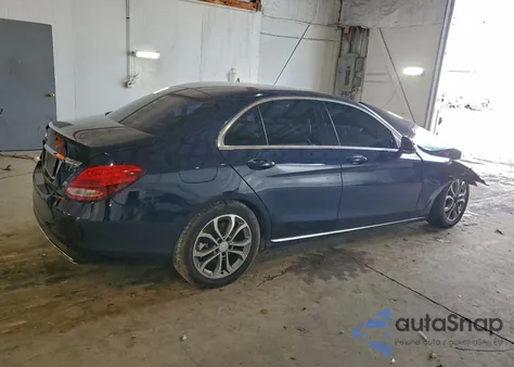 2016 Mercedes-Benz C 300 z USA, uszkodzony, nr VIN 55SWF4JB5GU111489